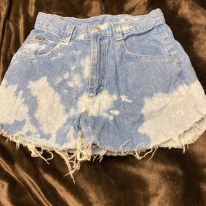 Bleach dyed shorts Size: M